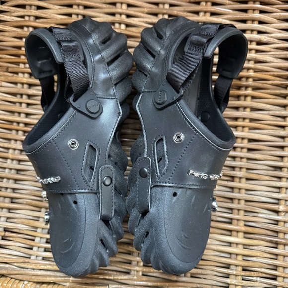 Crocs Feng Chen Wang Black Clogs Size Women’s 8 Men’s 6 - Picture 9 of 9